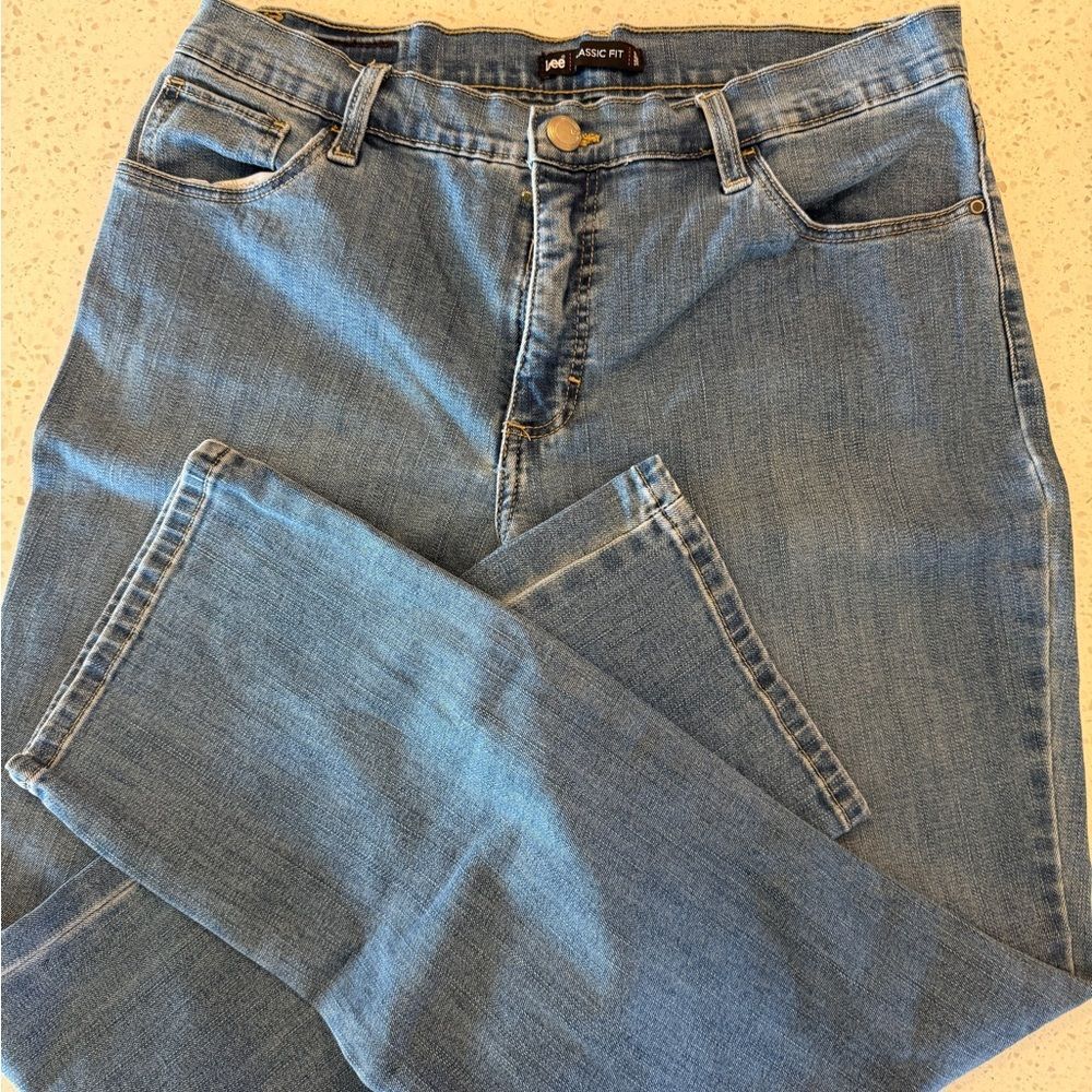 Lee Women's Straight Leg Jeans in Light Blue Wash 12 Short Classic Fit